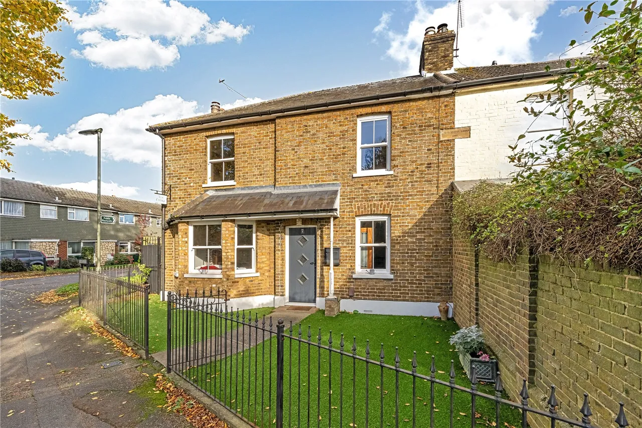 3 bed house for sale — Forge Lane, Sunbury, TW16 6EE
