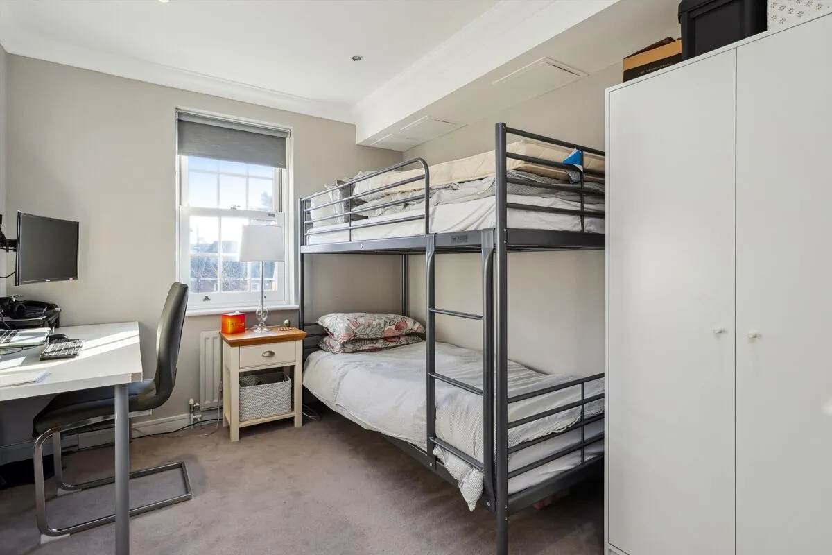 High Street, Esher, KT10, photo 8