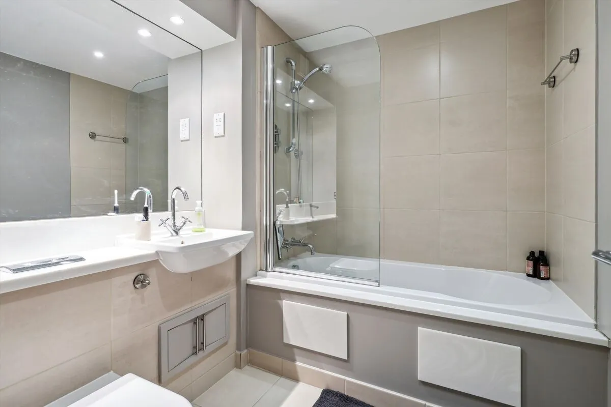 High Street, Esher, KT10, photo 7
