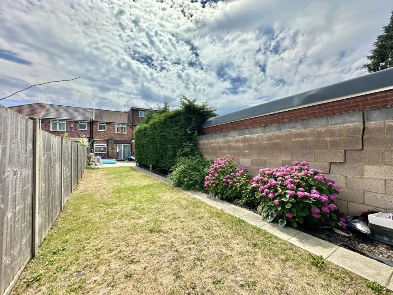 Lansbury Drive, Hayes, UB4, photo 13