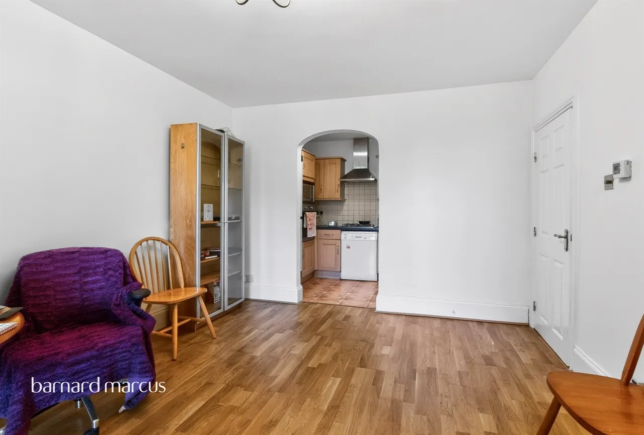 Royal Drive, London, N11, photo 6