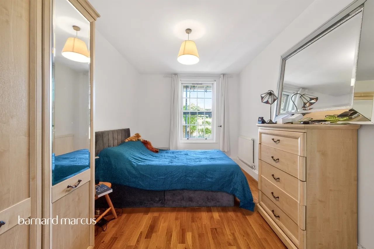 Royal Drive, London, N11, photo 5