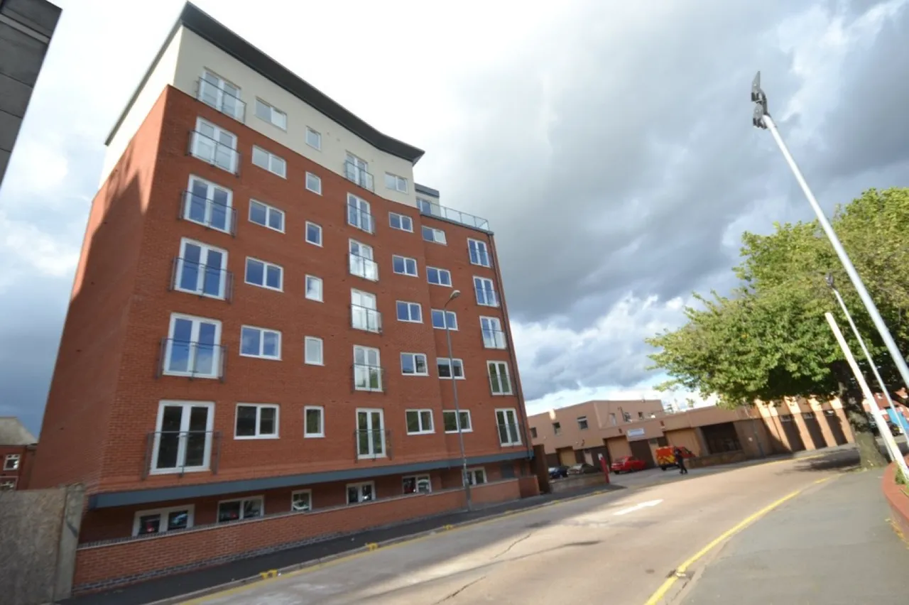 3 bed flat to rent, Crecy Court, Lee Circle, LE1