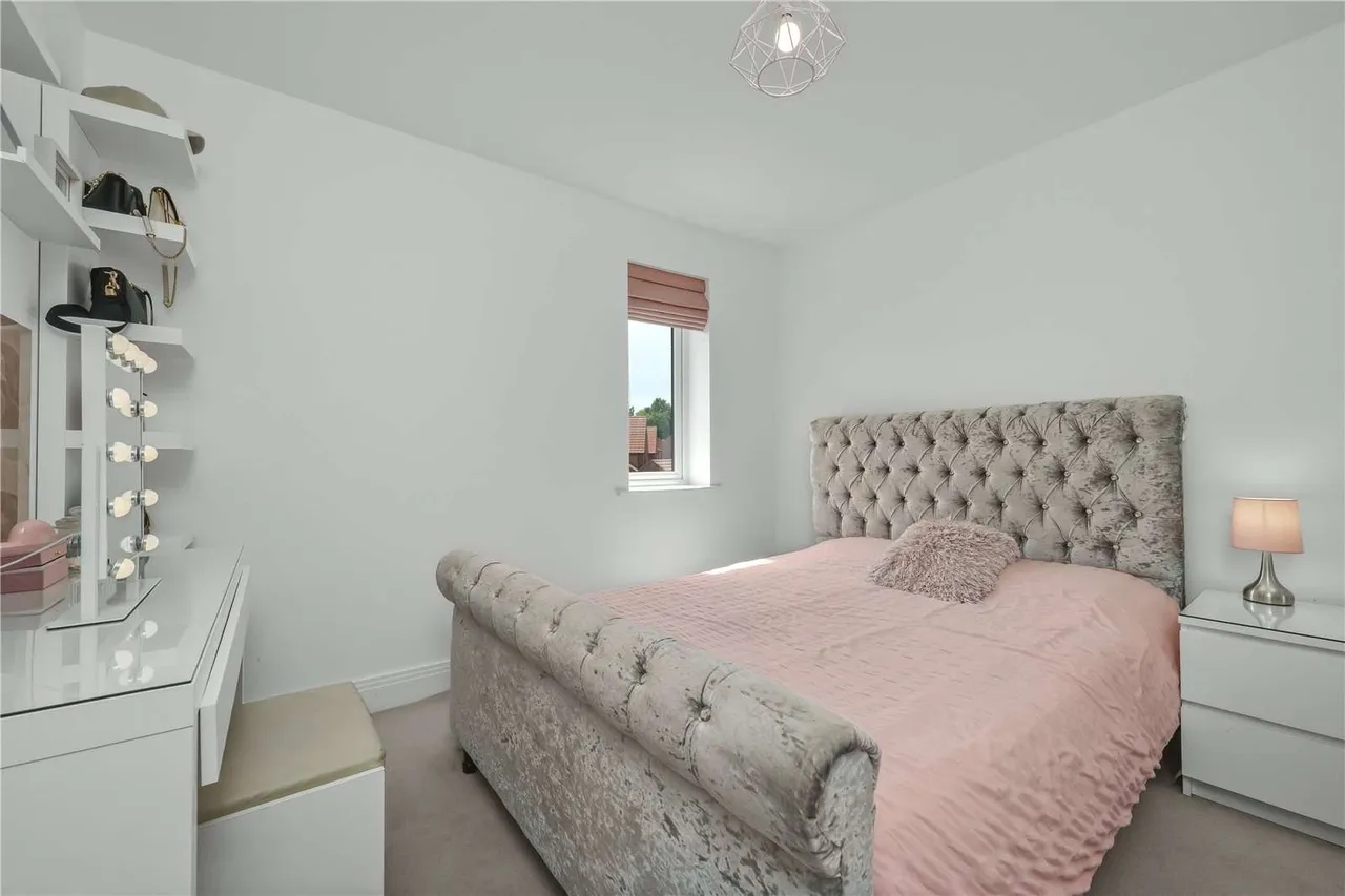 Nightingale Avenue, Ottershaw, Chertsey, Surrey, KT16 0SA, photo 12