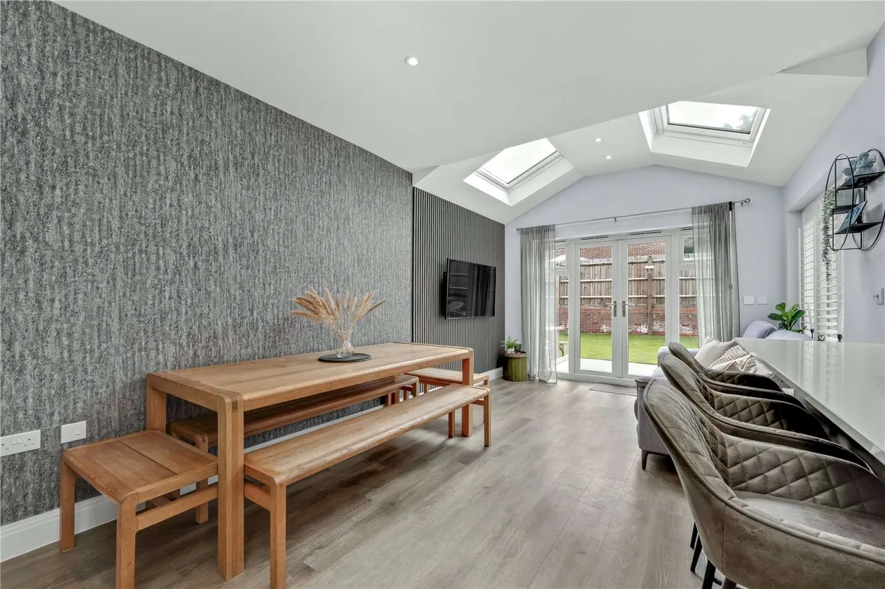 Nightingale Avenue, Ottershaw, Chertsey, Surrey, KT16 0SA, photo 6