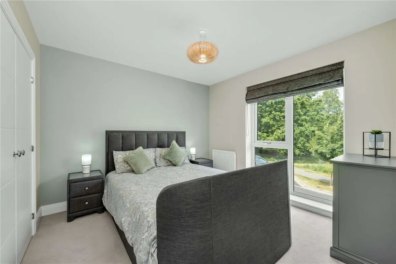 Nightingale Avenue, Ottershaw, Chertsey, Surrey, KT16 0SA, photo 9