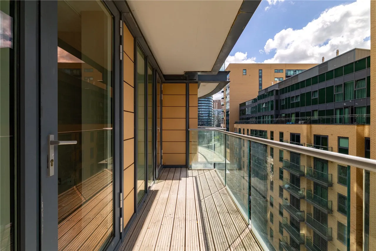 Millharbour, London, E14, photo 3