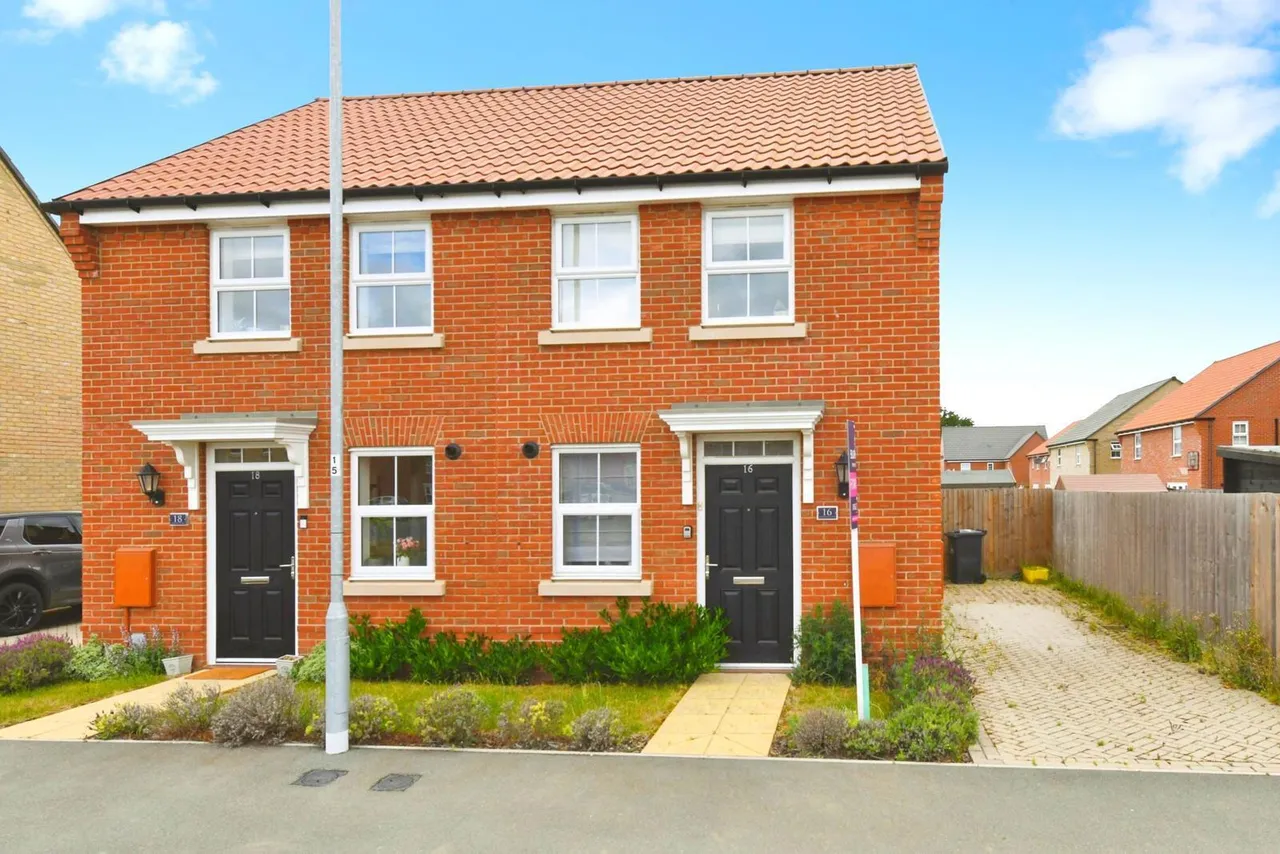 2 bed house for sale — Endeavour Way, Burnham-on-Crouch, Essex, CM0