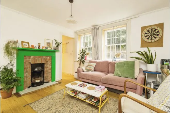 2 bed flat for sale, Portsmouth Road, Guildford, GU2