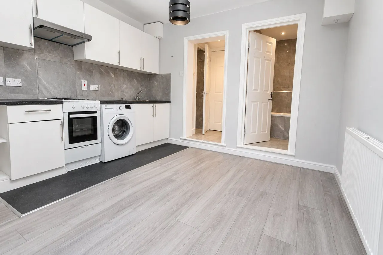 Woodside Green, London, SE25, photo 2