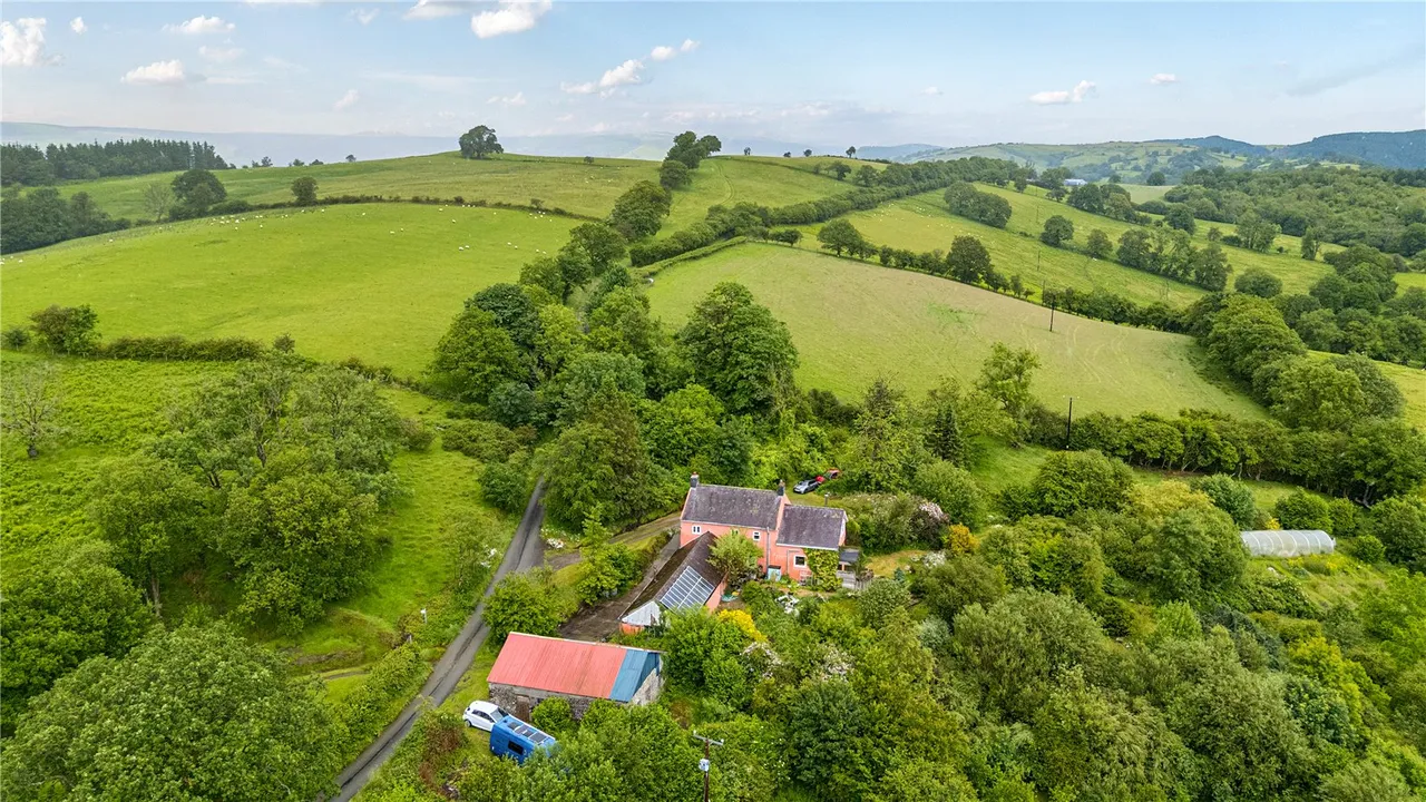 Llandovery, Carmarthenshire, SA20 0YR, photo 35