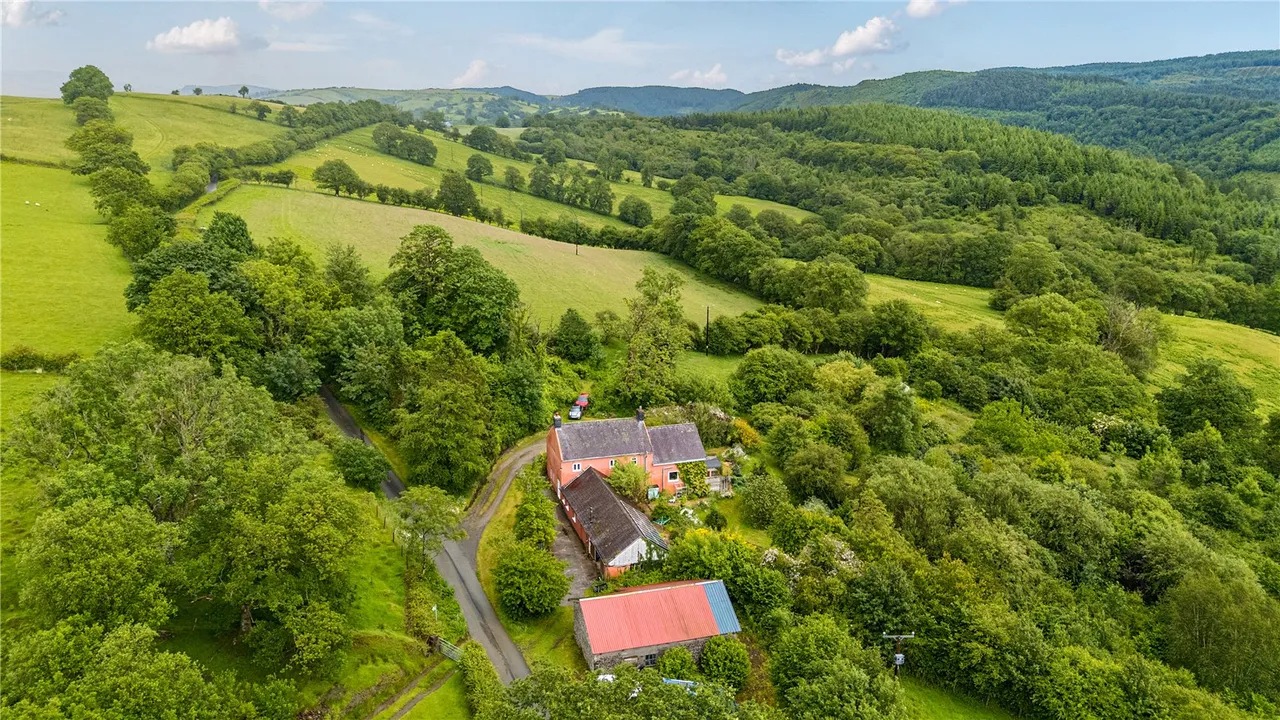 Llandovery, Carmarthenshire, SA20 0YR, photo 34