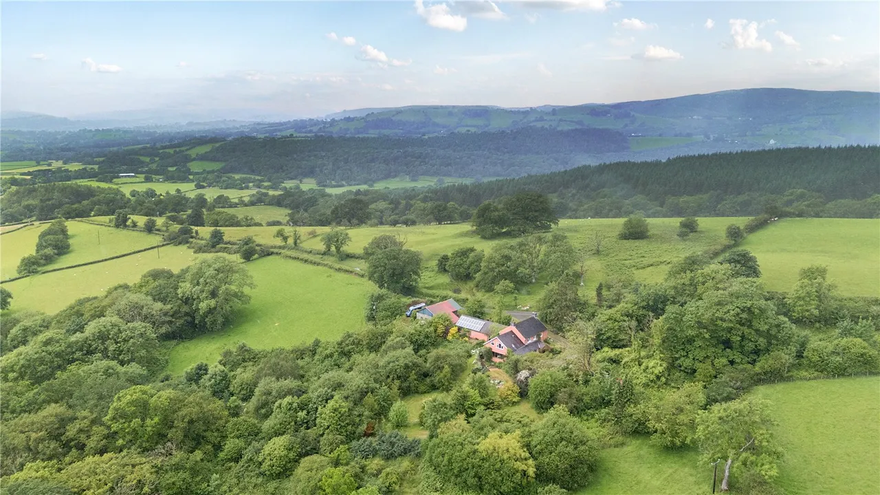 Llandovery, Carmarthenshire, SA20 0YR, photo 21