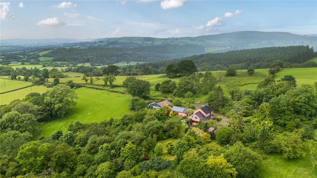 Llandovery, Carmarthenshire, SA20 0YR, photo 25