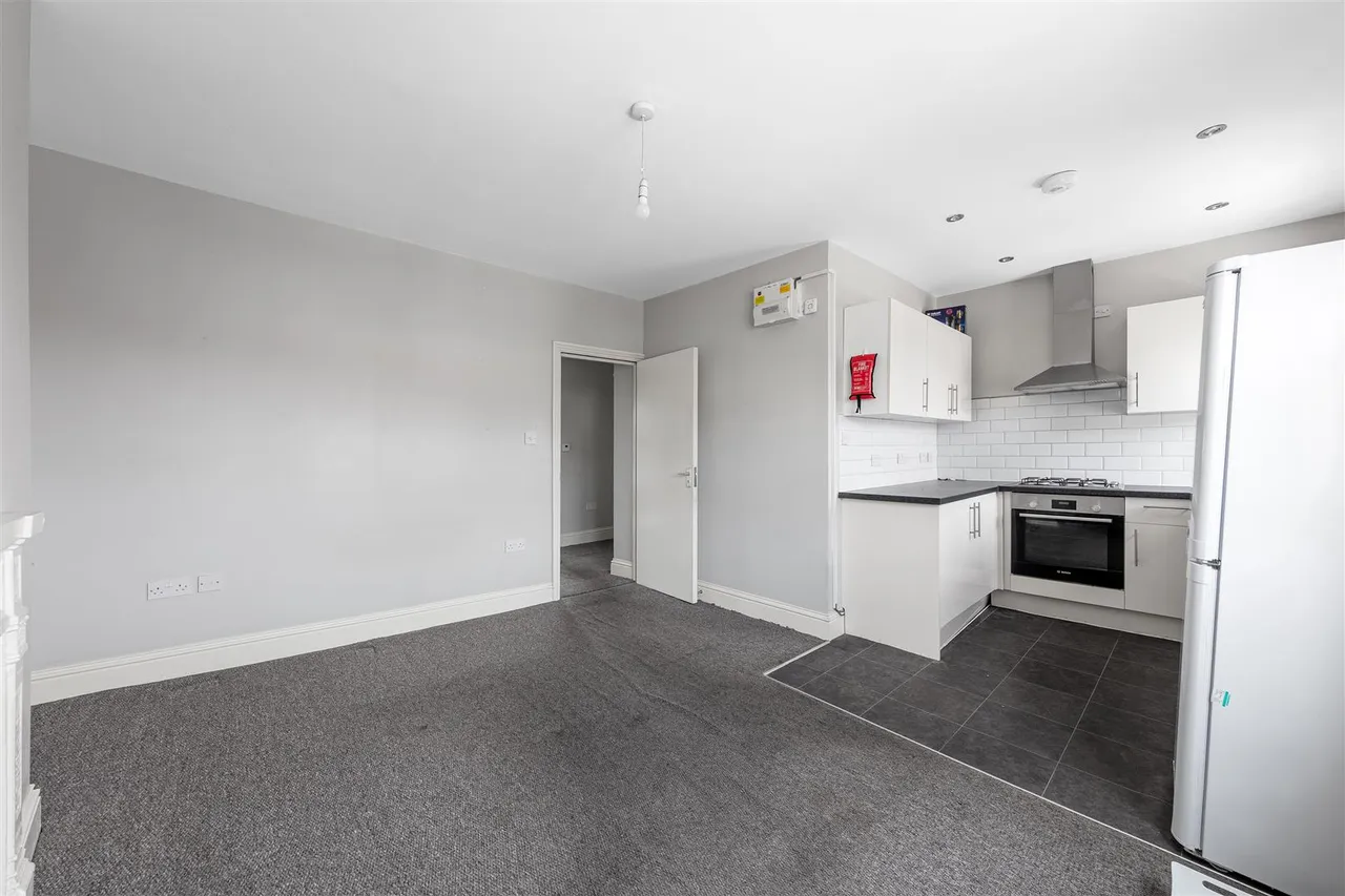 For SaleMitcham Lane, Streatham, photo 6