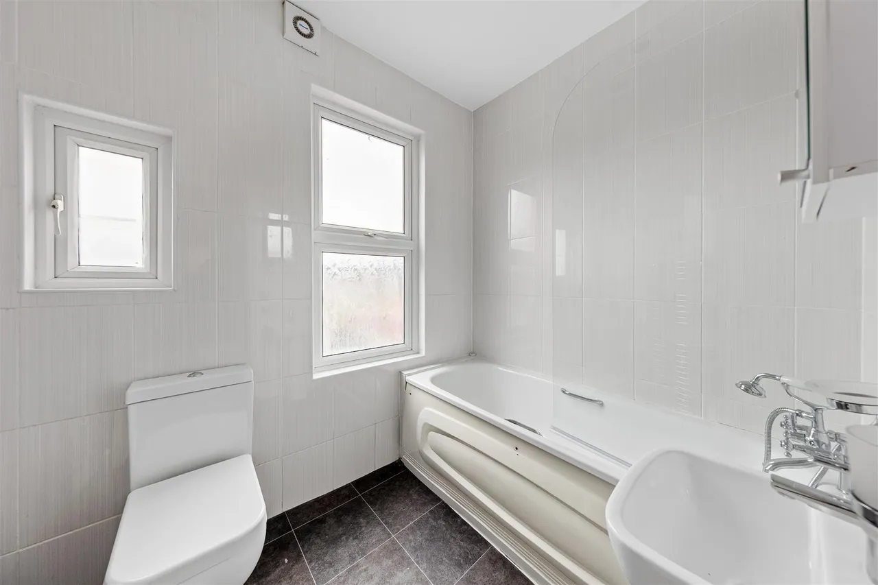 For SaleMitcham Lane, Streatham, photo 4