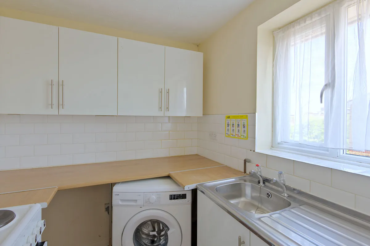 Luther King Close, London, E17, photo 3