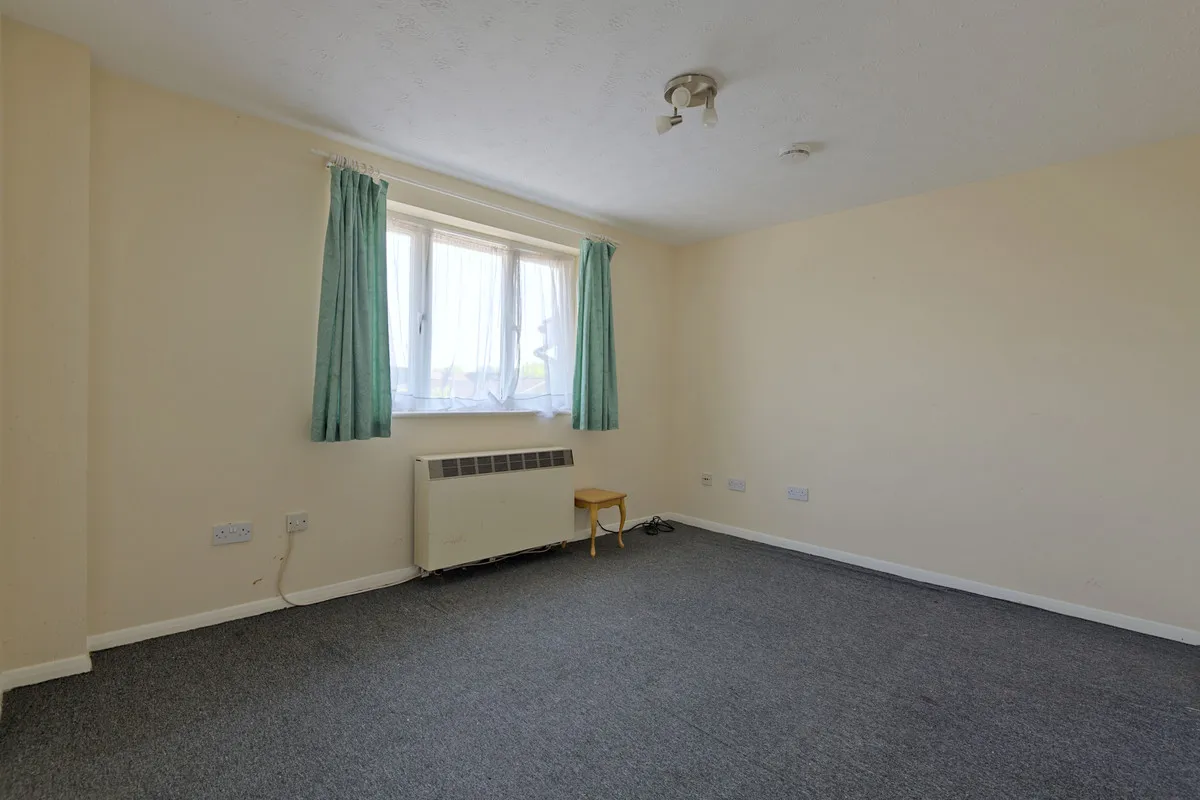 Luther King Close, London, E17, photo 2