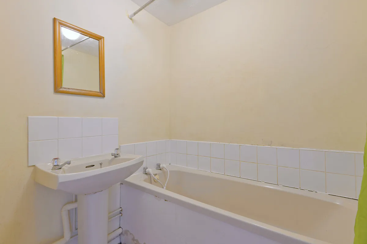 Luther King Close, London, E17, photo 5