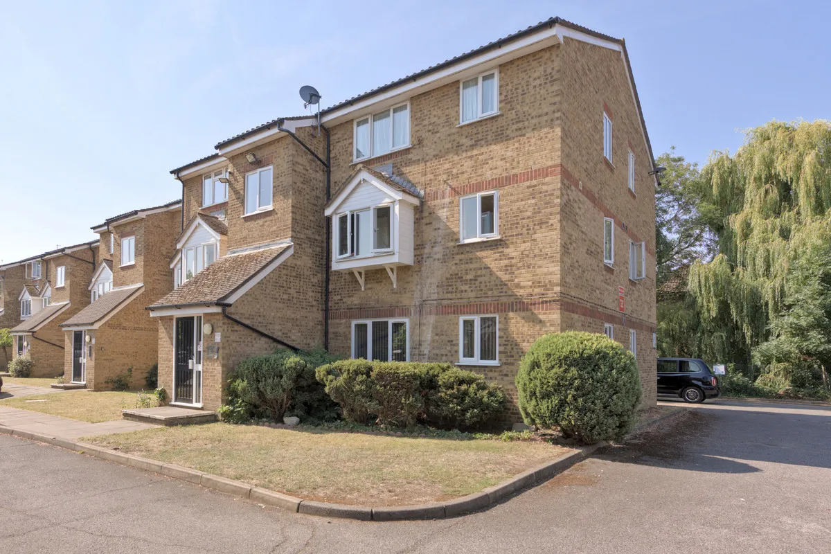 1 bed flat for sale, Luther King Close, London, E17