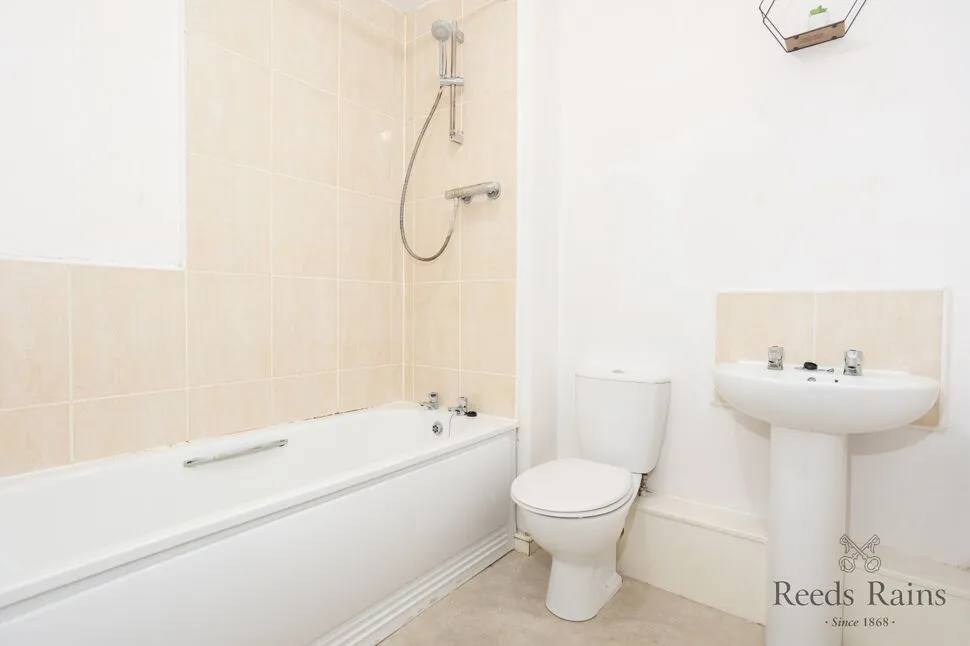 Robinson Road, Ellesmere Port, CH65, photo 12