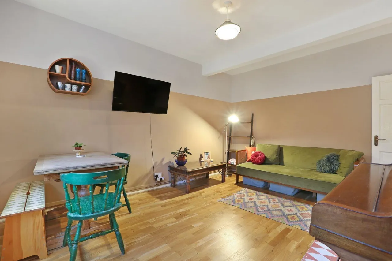 2 bed flat to rent — Redlands Way, London