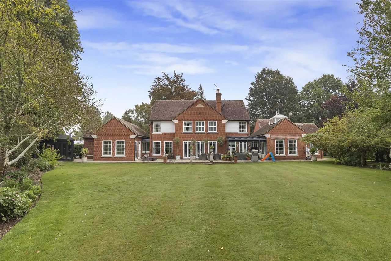 6 bed flat for sale, Catleys Walk, Sawston, CB22