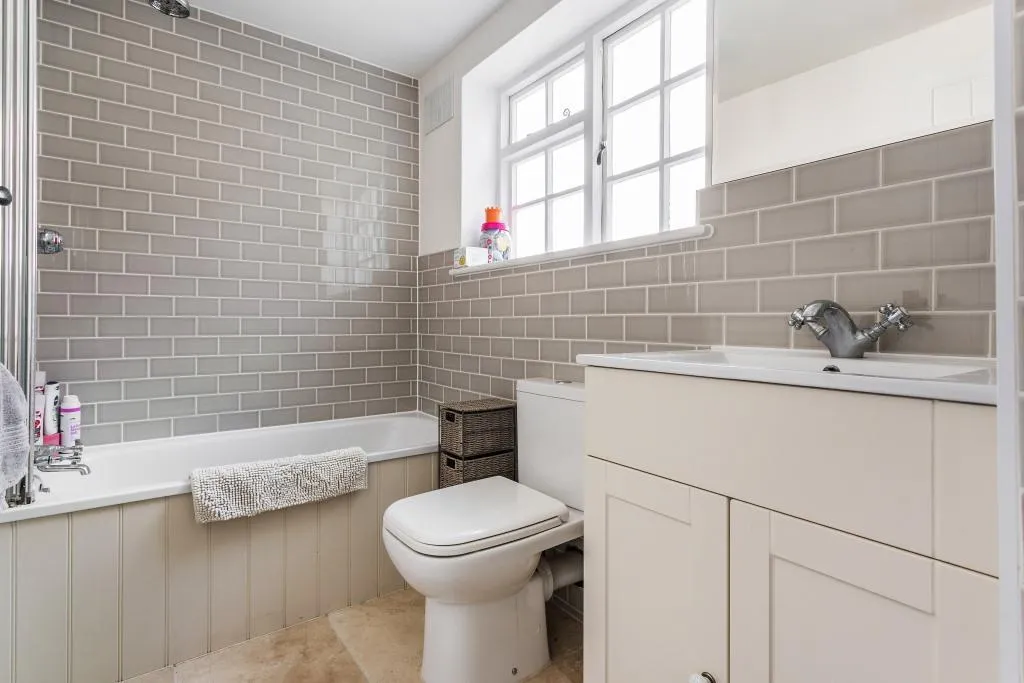 High Street, Great Bookham, KT23, photo 8