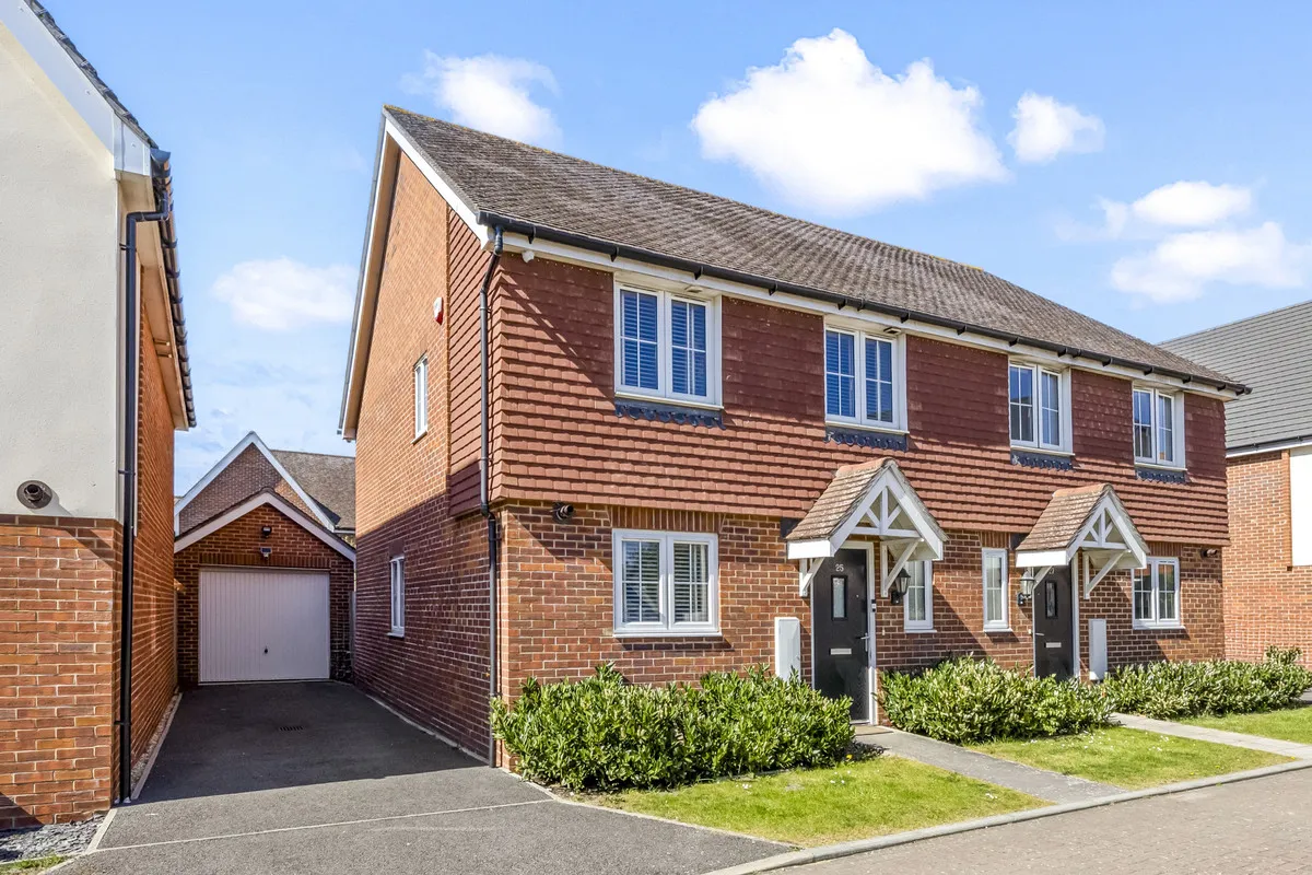 4 bed property for sale, Tulip Tree Road, Worthing, BN13
