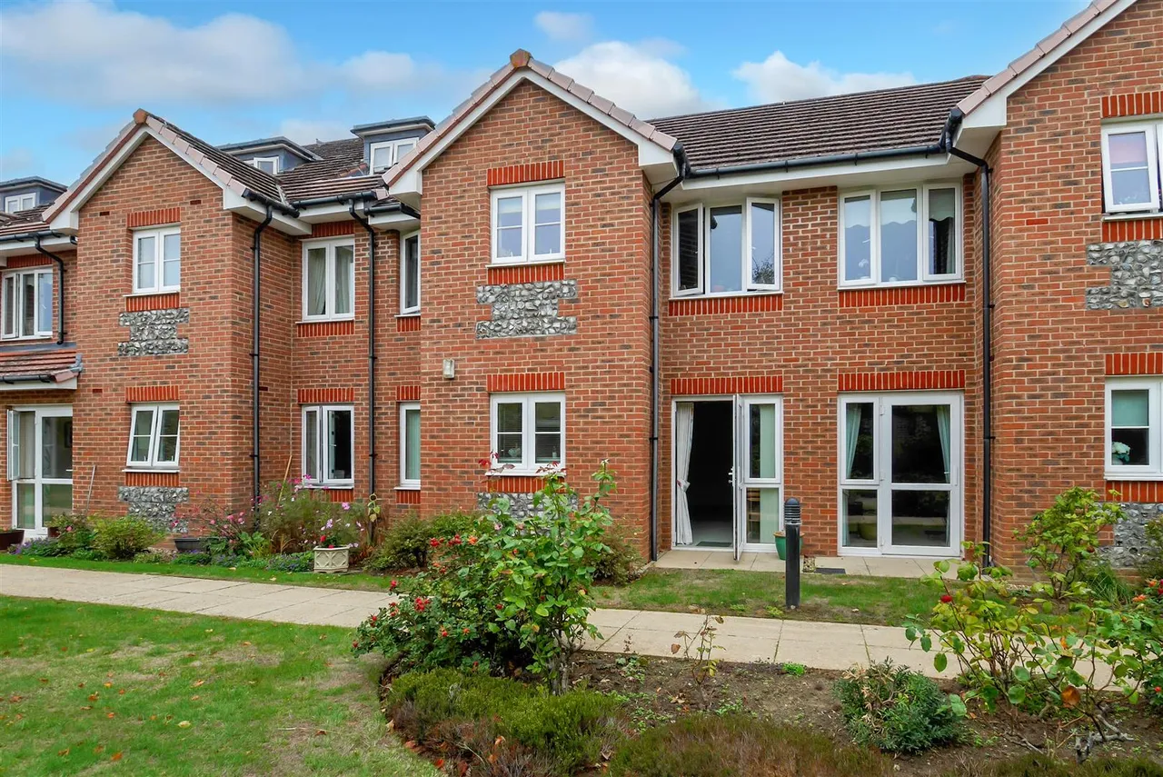 1 bed flat for sale, Church Street, Littlehampton