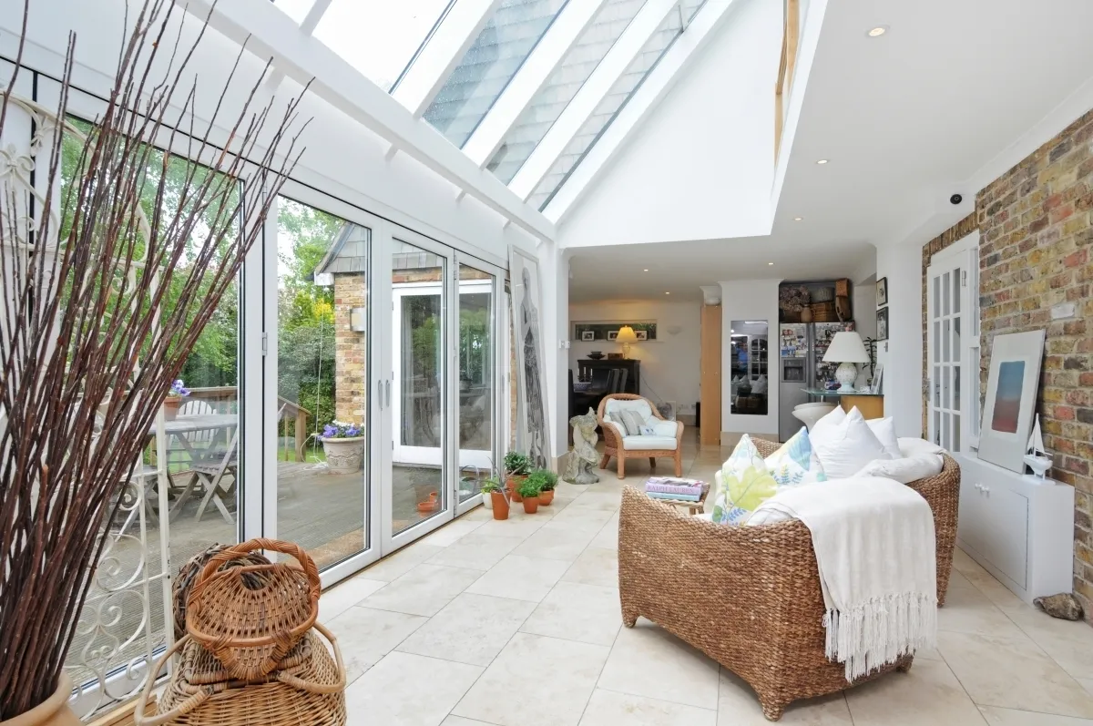 Riverside Drive, Esher KT10, photo 7