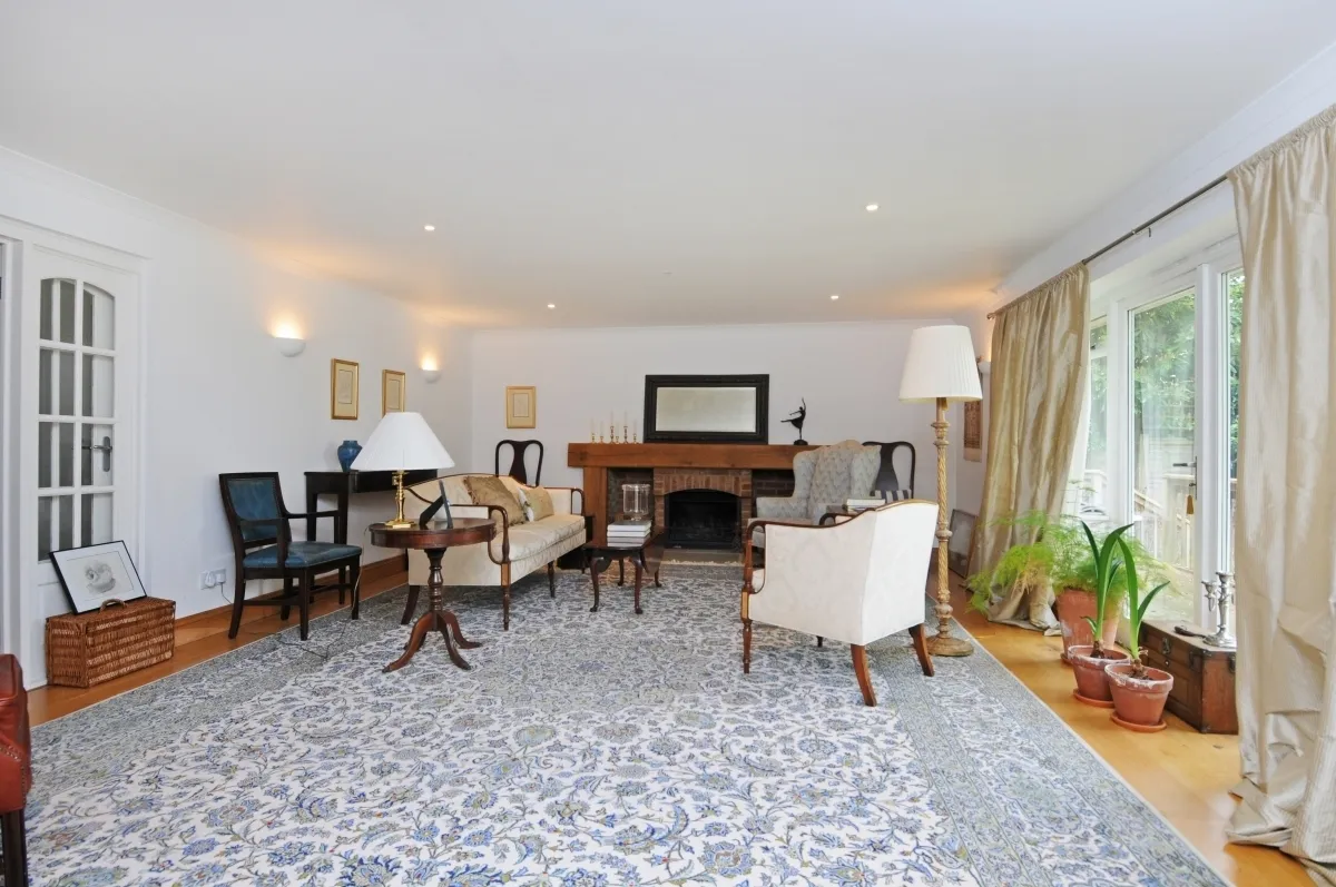 Riverside Drive, Esher KT10, photo 9