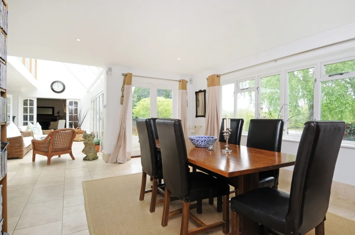 Riverside Drive, Esher KT10, photo 8