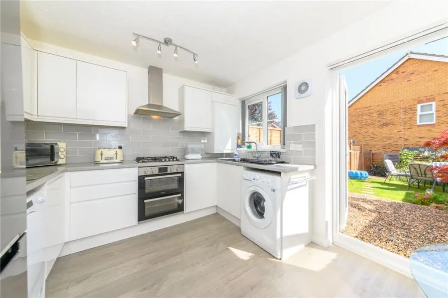 Dunford Place, Binfield, RG42, photo 2
