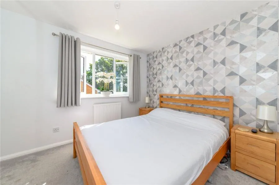 Dunford Place, Binfield, RG42, photo 5