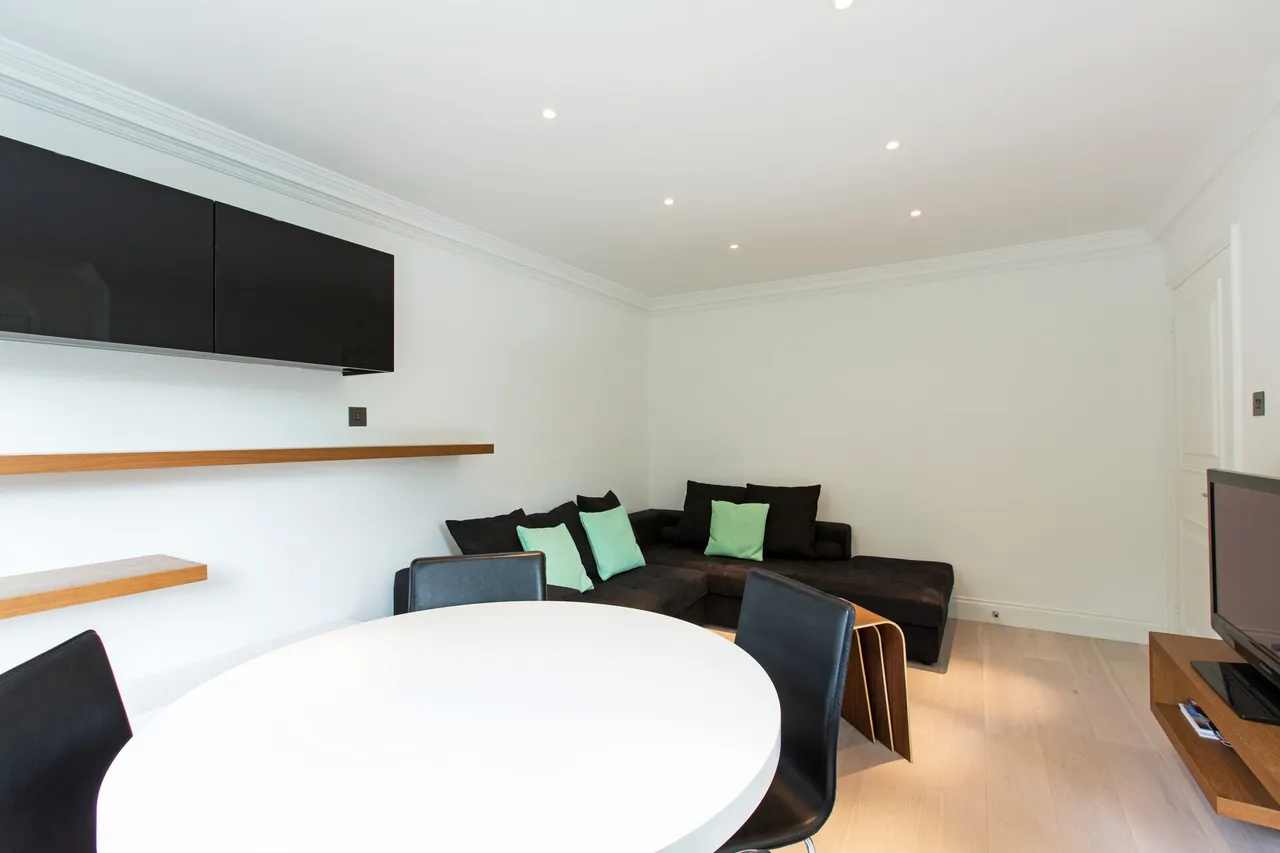 Finchley Road, St John's Wood, NW8, photo 5