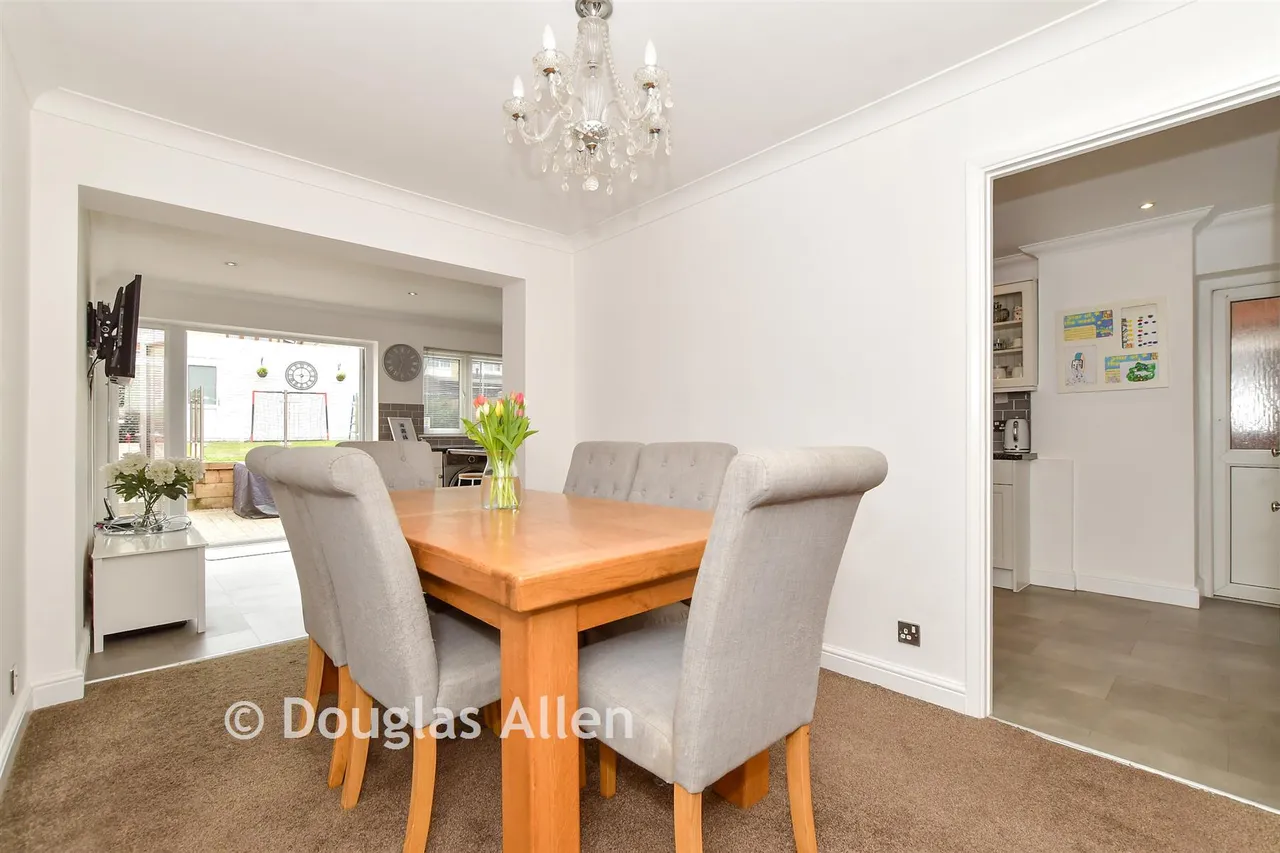Upper Rainham Road, Hornchurch, RM12, photo 6