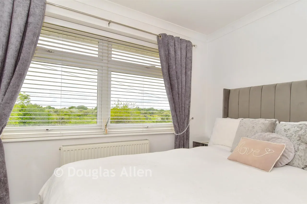 Upper Rainham Road, Hornchurch, RM12, photo 15