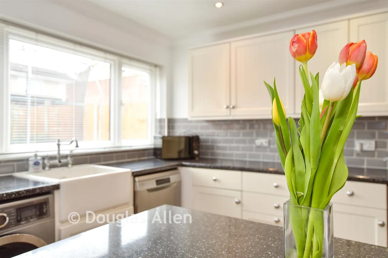 Upper Rainham Road, Hornchurch, RM12, photo 5