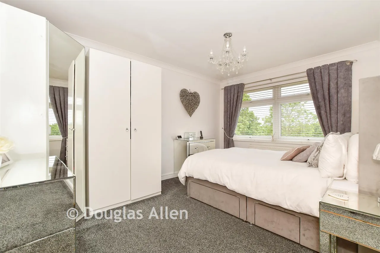 Upper Rainham Road, Hornchurch, RM12, photo 14