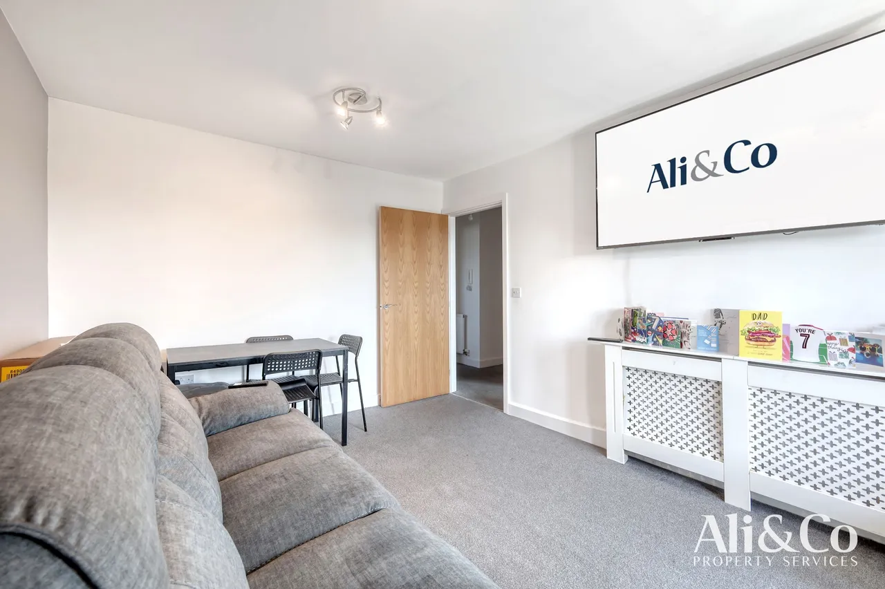 Fleming Road, Chafford Hundred, Grays, Essex, RM16 6YN, photo 2