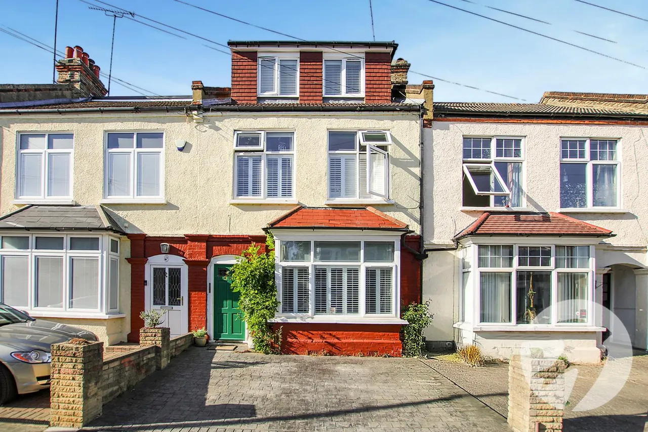 6 bed house for sale, Halons Road, London, SE9