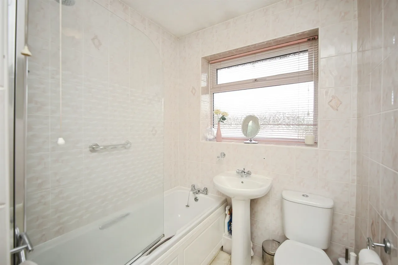 Bickenhill Park Road, Solihull, B92, photo 13