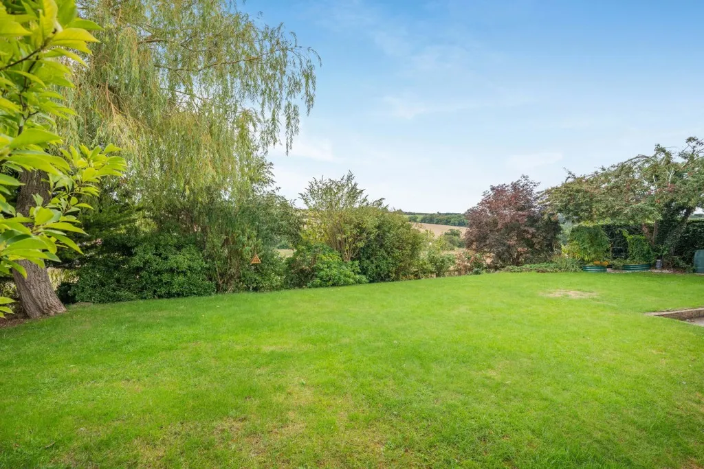 Collingham ~ Harewood Road, LS22, photo 3