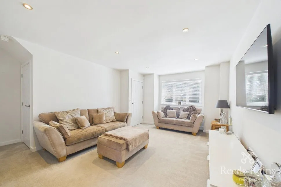 Moor Lane South, Ravenfield, South Yorkshire, S65, photo 2