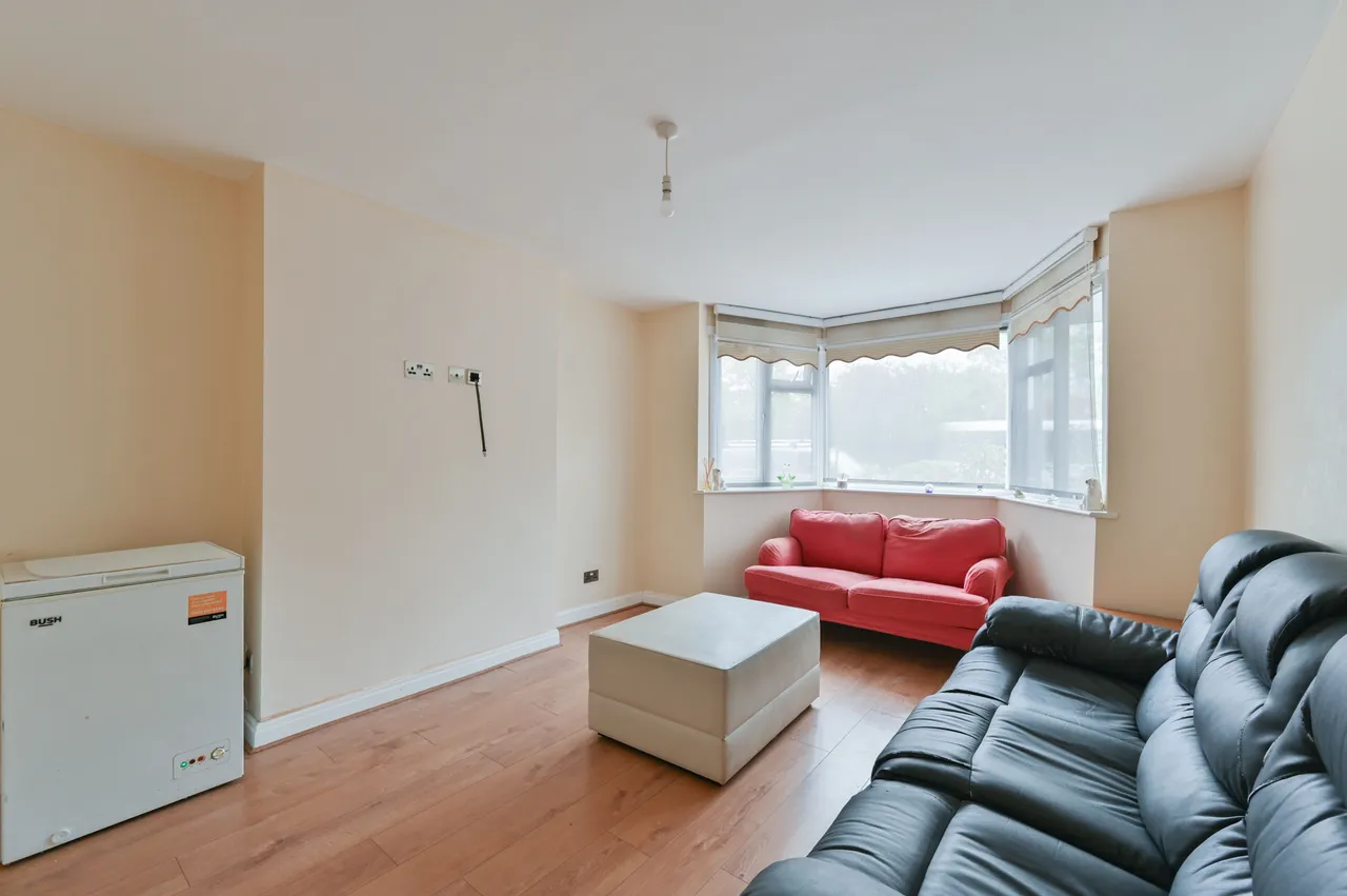 26 Wide Way, Mitcham, photo 2