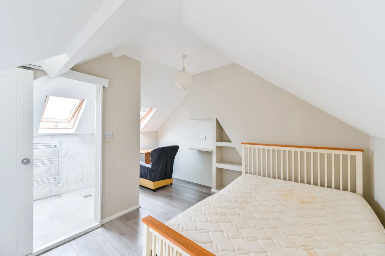 26 Wide Way, Mitcham, photo 11