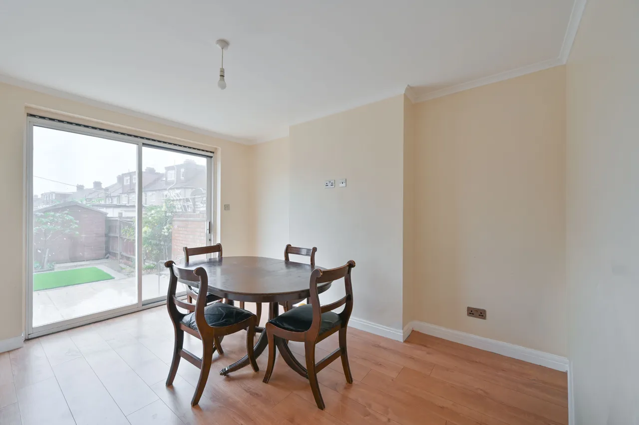26 Wide Way, Mitcham, photo 6