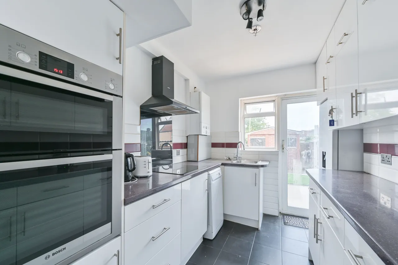 26 Wide Way, Mitcham, photo 3