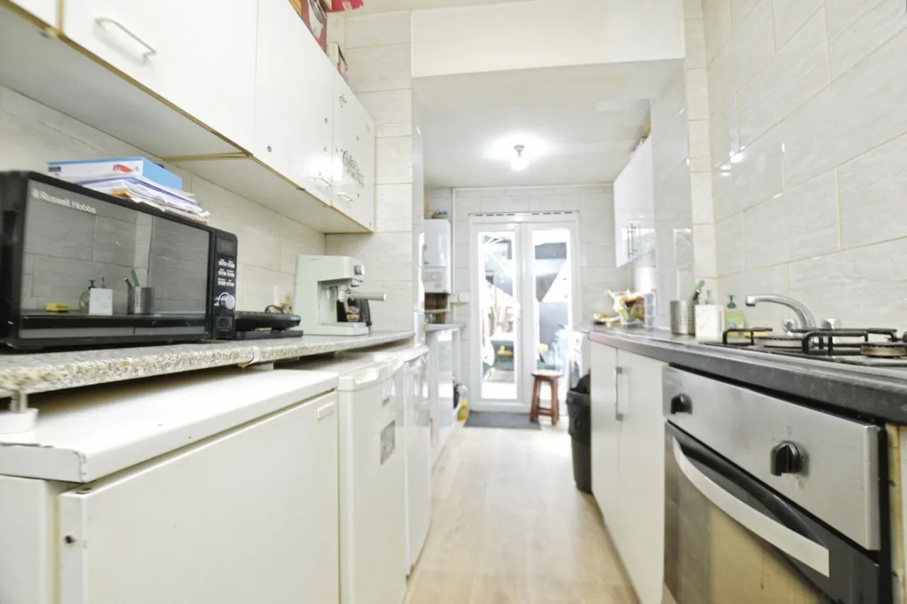 Rochester Ave, Upton Park, E13, photo 8